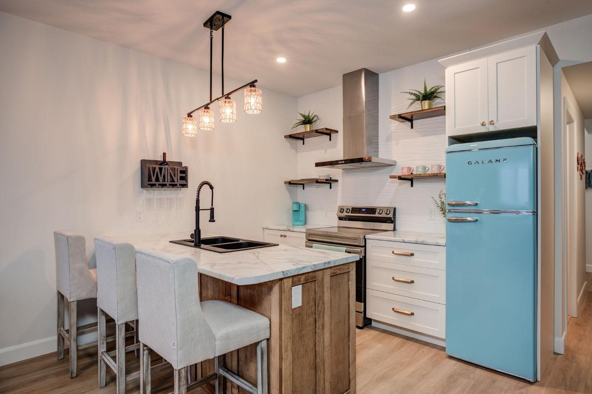 Chic Suite By Westlynn Little Current Екстер'єр фото