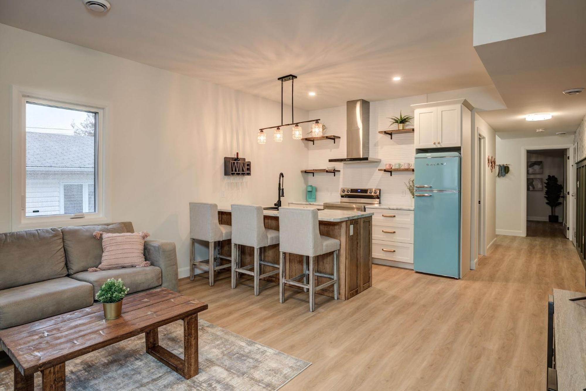Chic Suite By Westlynn Little Current Екстер'єр фото